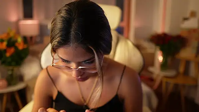 SaraParisi online show from March 12, 1:47 am