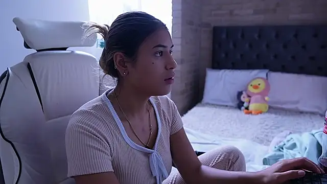 SaraParisi online show from March 15, 4:43 pm