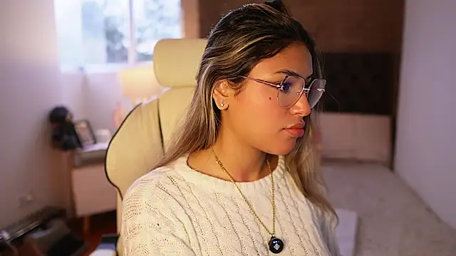 SaraParisi online show from March 15, 10:44 pm