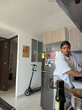 SaraParisi online show from December 3, 7:34 pm