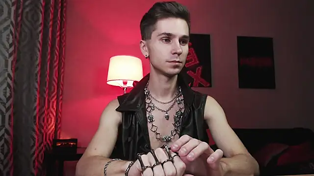 Joseph  Quinn online show from October 29, 2:19 pm