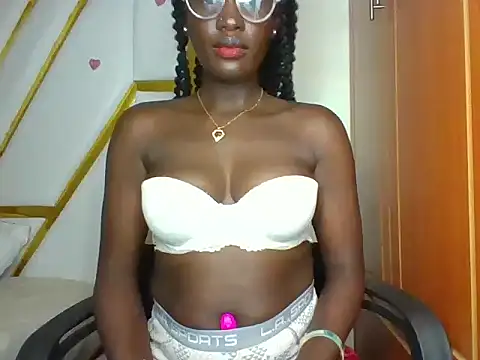 cutesmiling online show from January 18, 2:55 pm