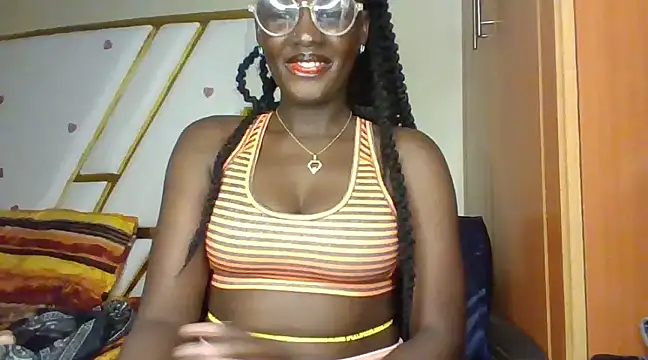 cutesmiling online show from February 5, 6:48 pm