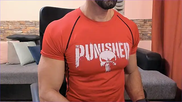 HotHunkTrainer online show from November 7, 8:14 am