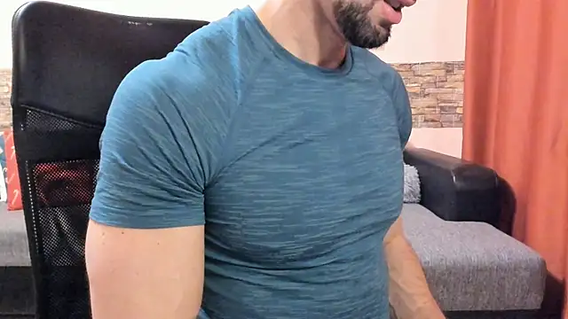 HotHunkTrainer online show from March 26, 8:31 am