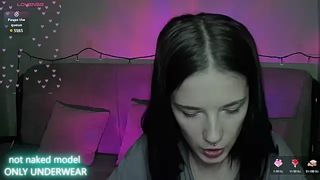 Snapshot of Miya_Dream_UKR chatting on December 19, 1:07 am Miya Dream UKR online show from December 19, 1:07 am