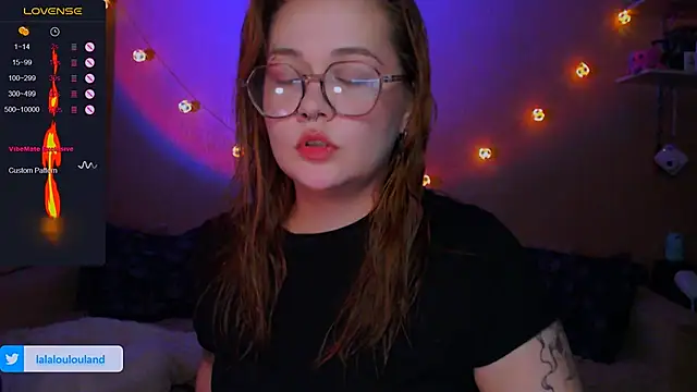 Snapshot of lala_loulou_land chatting on October 19, 8:20 pm lala loulou land online show from October 19, 8:20 pm