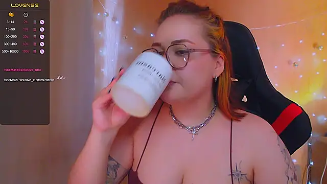 Snapshot of lala_loulou_land chatting on May 8, 2:33 pm lala loulou land online show from May 8, 2:33 pm