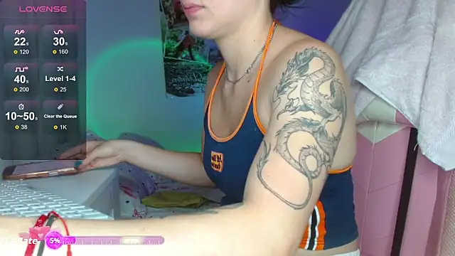 Snapshot of sexy_valentina1 chatting on December 18, 1:11 am sexy valentina1 online show from December 18, 1:11 am