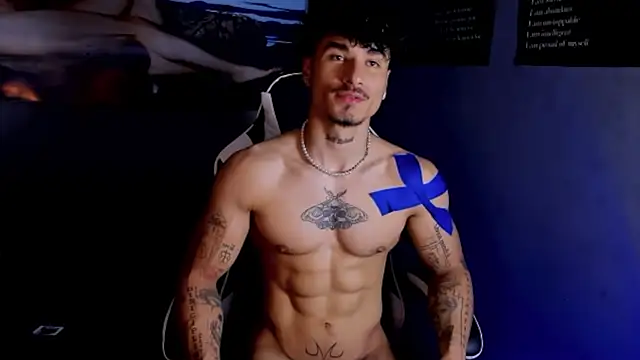 Snapshot of Thomas_Fit1 chatting on April 30, 5:36 am Thomas Fit1 online show from April 30, 5:36 am