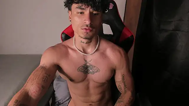Snapshot of Thomas_Fit1 chatting on May 23, 2:50 am Thomas Fit1 online show from May 23, 2:50 am