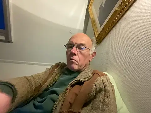 Snapshot of martxxxxx chatting on December 22, 4:06 pm martxxxxx online show from December 22, 4:06 pm