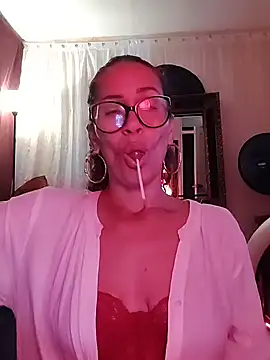 Snapshot of SelenaHouston chatting on February 23, 3:48 am SelenaHouston online show from February 23, 3:48 am