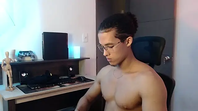 Snapshot of alejo_x3 chatting on December 5, 2:31 am alejo x3 online show from December 5, 2:31 am