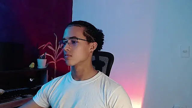 Snapshot of alejo_x3 chatting on March 23, 5:00 am alejo x3 online show from March 23, 5:00 am