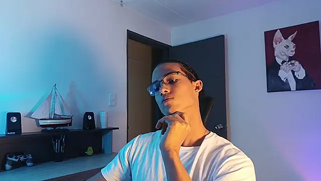 alejo x3 online show from December 2, 11:00 pm