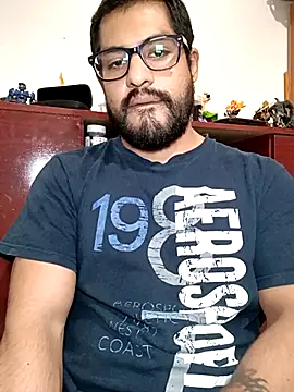 Snapshot of HombreS3n chatting on March 11, 2:43 am HombreS3n online show from March 11, 2:43 am