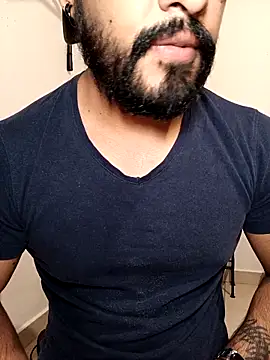 Snapshot of HombreS3n chatting on October 29, 12:46 am HombreS3n online show from October 29, 12:46 am