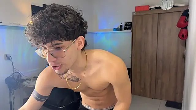 Kisan Smith online show from February 7, 11:30 pm