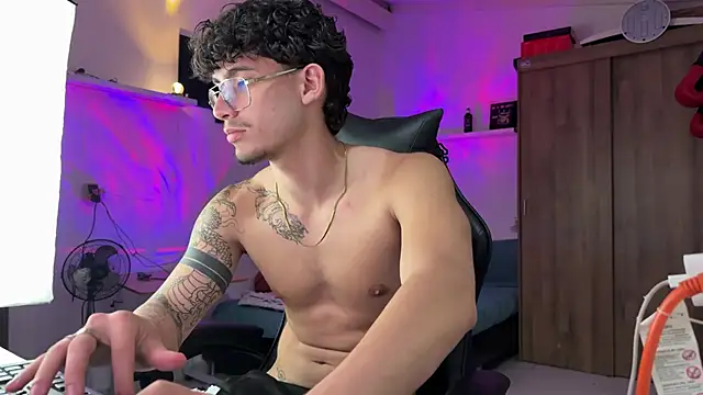 Kisan Smith online show from April 22, 4:37 am