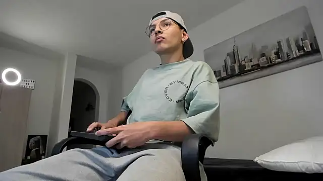 a lejandro 0 8 online show from March 11, 6:21 am