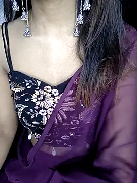 Snapshot of Leeeezzzz_roy chatting on April 3, 6:50 pm Leeeezzzz roy online show from April 3, 6:50 pm