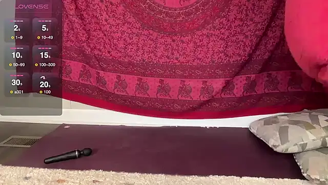 Snapshot of GlitterKitty108 chatting on December 2, 2:45 pm GlitterKitty108 online show from December 2, 2:45 pm