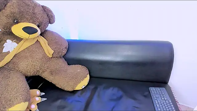 aurora mcry online show from March 1, 8:13 am