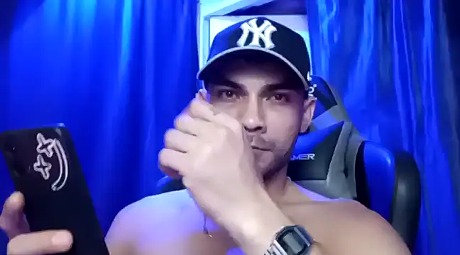 sexyboycolombi4 online show from March 1, 6:13 am