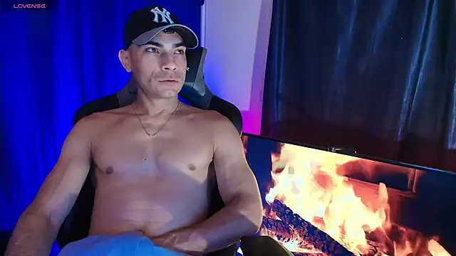 Snapshot of sexyboycolombi4 chatting on June 29, 7:36 pm sexyboycolombi4 online show from June 29, 7:36 pm