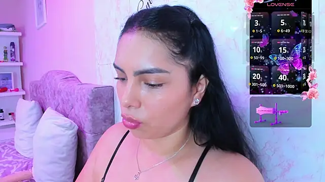 Snapshot of evelinn_belen chatting on April 29, 11:58 am evelinn belen online show from April 29, 11:58 am