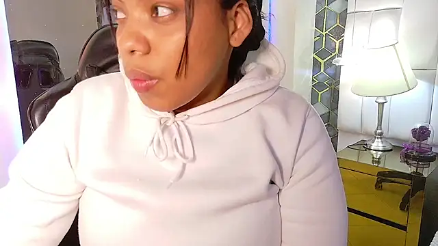 lia mariana online show from October 25, 1:18 pm