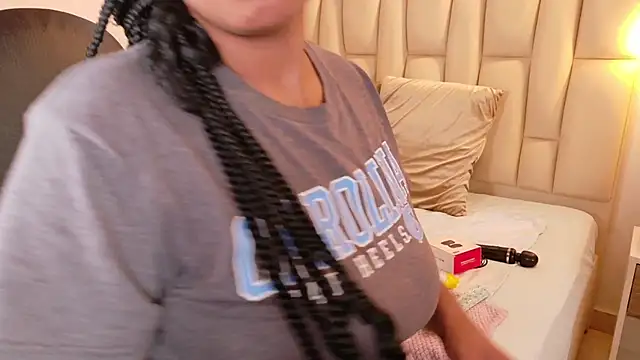 lia mariana online show from November 16, 10:04 pm