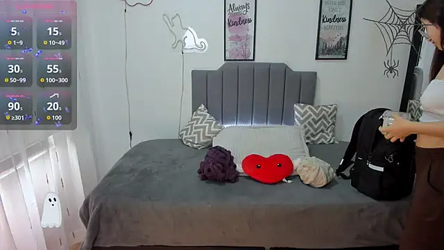 Amy joones online show from October 20, 1:00 pm