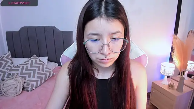 Snapshot of Amy_joones chatting on April 28, 11:37 am Amy joones online show from April 28, 11:37 am