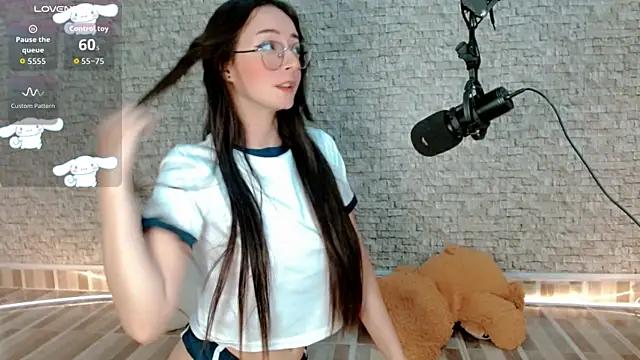 emma unu online show from April 17, 2:47 am