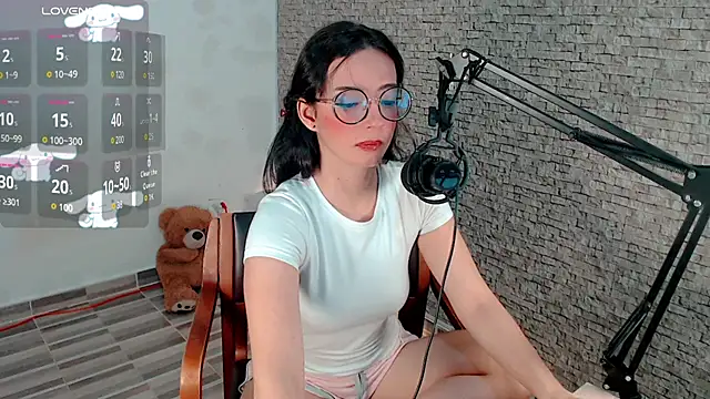 Snapshot of emma_unu chatting on July 24, 2:53 am emma unu online show from July 24, 2:53 am