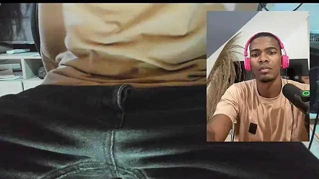 Snapshot of Lonelyfetishguy chatting on June 23, 5:55 pm Lonelyfetishguy online show from June 23, 5:55 pm