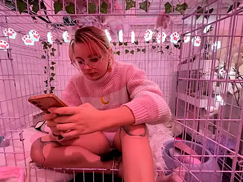 Snapshot of LaskaLeRoomba chatting on September 28, 5:18 pm LaskaLeRoomba online show from September 28, 5:18 pm