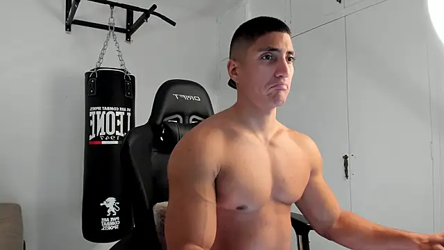 Snapshot of dan01_ chatting on November 20, 1:55 pm dan01 online show from November 20, 1:55 pm