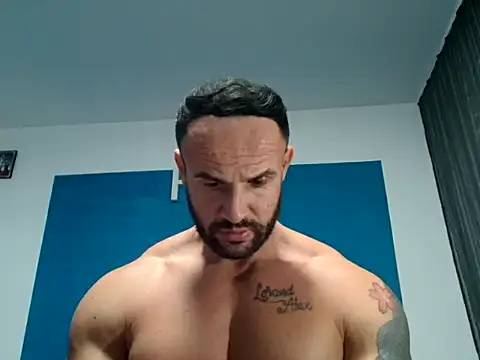Snapshot of Magnificmuscles89 chatting on December 12, 11:03 pm Magnificmuscles89 online show from December 12, 11:03 pm