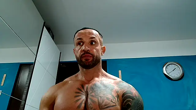 Snapshot of Magnificmuscles89 chatting on October 1, 10:43 am Magnificmuscles89 online show from October 1, 10:43 am
