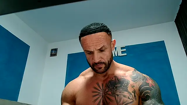 Snapshot of Magnificmuscles89 chatting on October 19, 9:48 pm Magnificmuscles89 online show from October 19, 9:48 pm