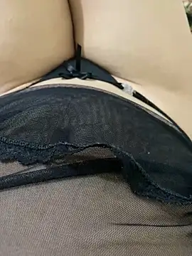 Snapshot of couple_shy chatting on October 21, 1:50 am couple shy online show from October 21, 1:50 am