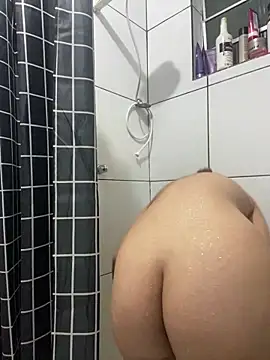 Snapshot of couple_shy chatting on December 18, 11:22 pm couple shy online show from December 18, 11:22 pm