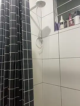 Snapshot of couple_shy chatting on January 6, 2:04 am couple shy online show from January 6, 2:04 am