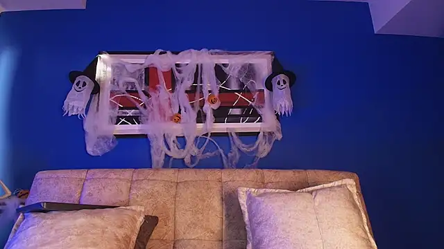 liccy hall online show from October 31, 11:44 am