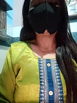 Snapshot of Aishwaryaa_69 chatting on February 6, 6:13 pm Aishwaryaa 69 online show from February 6, 6:13 pm
