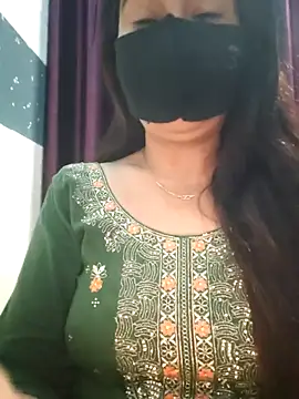 Snapshot of Aishwaryaa_69 chatting on February 17, 9:46 am Aishwaryaa 69 online show from February 17, 9:46 am