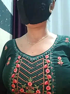 Snapshot of Aishwaryaa_69 chatting on February 26, 12:25 pm Aishwaryaa 69 online show from February 26, 12:25 pm